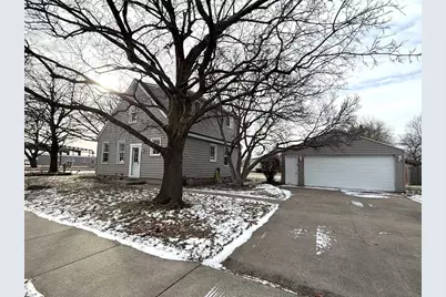 702 W 20th Avenue, Oshkosh, WI 54902 - Photo 2