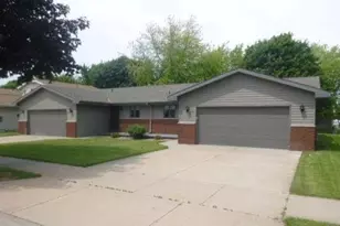 514 E Elm Dr, Little Chute, WI 54140 - Photo 2