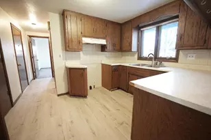 530 Lorraine Ln, Green Bay, WI 54311 - Photo 8