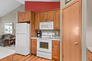 1105 Faversham Way, Green Bay, WI 54313 - Photo 10