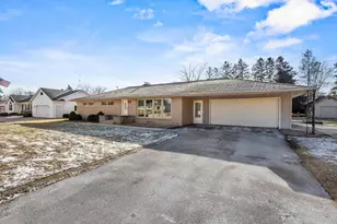 413 Birchwood Dr, Francis Creek, WI 54214 - Photo 2