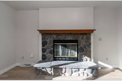 2457 Blake Court, Oshkosh, WI 54904 - Photo 10