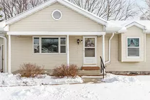 1112 Oriole Dr, Kaukauna, WI 54130 - Photo 2