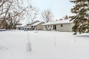 1112 Oriole Dr, Kaukauna, WI 54130 - Photo 4