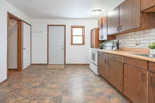 1129 S Chestnut Ave, Green Bay, WI 54304 - Photo 12