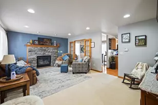 833 Woodland Cir, Waupaca, WI 54981 - Photo 8