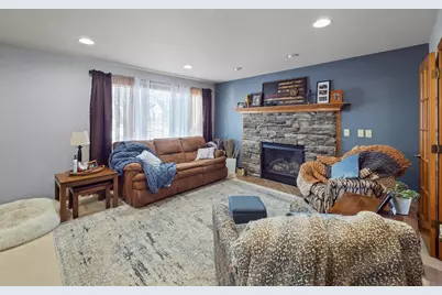 833 Woodland Circle, Waupaca, WI 54981 - Photo 10