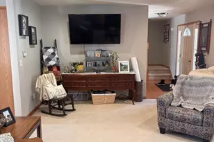 833 Woodland Cir, Waupaca, WI 54981 - Photo 8