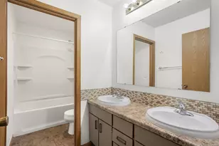 1007 Jackson St, Oshkosh, WI 54901 - Photo 8