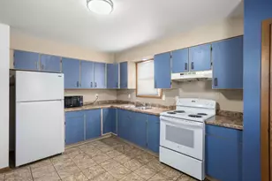 1007 Jackson St, Oshkosh, WI 54901 - Photo 4