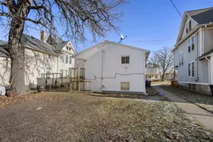1007 Jackson St, Oshkosh, WI 54901 - Photo 2