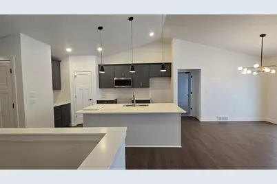 W5609 Tonys Way, Appleton, WI 54915 - Photo 2