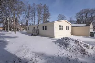 705 Cleveland Ave, Wild Rose, WI 54984 - Photo 4