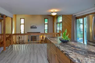 916 Square Terrace, Green Bay, WI 54313 - Photo 6