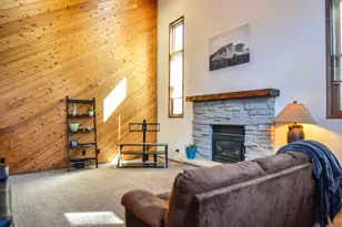 916 Square Terrace, Green Bay, WI 54313 - Photo 8