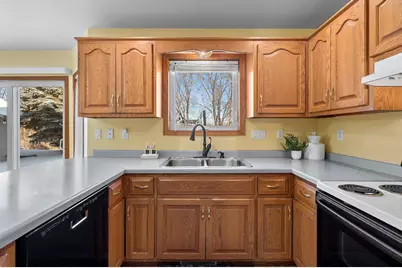 2374 Yolanda Circle, Green Bay, WI 54303 - Photo 10