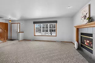 2374 Yolanda Cir, Green Bay, WI 54303 - Photo 6