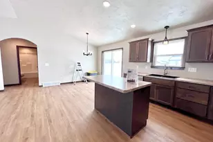 2040 Red Fox Ln, Kaukauna, WI 54130 - Photo 4