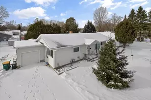 625 Dawes St, Marinette, WI 54143 - Photo 2