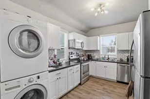 517 W 6th St, Kaukauna, WI 54310 - Photo 6