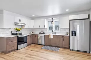 1133 Cardinal Ln, Green Bay, WI 54313 - Photo 2