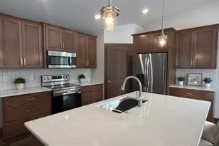 1921 Lone Grove Ave, Green Bay, WI 54303 - Photo 8