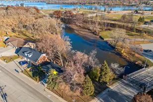 2871 S Broadway, Green Bay, WI 54304 - Photo 4