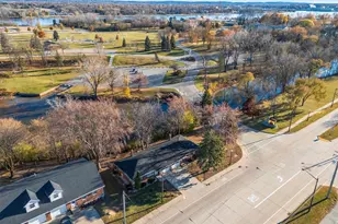 2871 S Broadway, Green Bay, WI 54304 - Photo 2