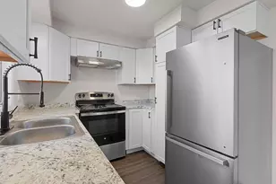 2871 S Broadway, Green Bay, WI 54304 - Photo 14