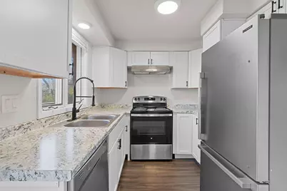2871 S Broadway, Green Bay, WI 54304 - Photo 16