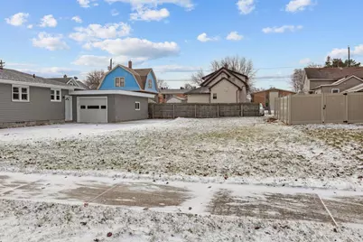 719 W 8th Avenue, Oshkosh, WI 54902 - Photo 2