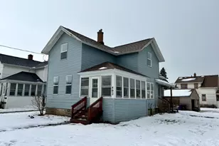 402 W 14th Ave, Oshkosh, WI 54902 - Photo 2