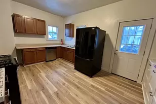 402 W 14th Ave, Oshkosh, WI 54902 - Photo 10