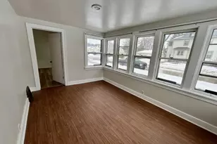 402 W 14th Ave, Oshkosh, WI 54902 - Photo 6