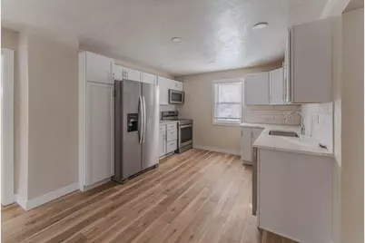 1327 Monroe Street, Oshkosh, WI 54901 - Photo 4