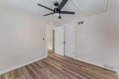 1327 Monroe Street, Oshkosh, WI 54901 - Photo 12