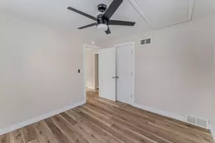 1327 Monroe St, Oshkosh, WI 54901 - Photo 12