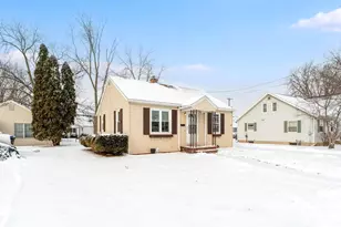 1327 Monroe St, Oshkosh, WI 54901 - Photo 22
