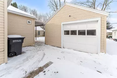 1327 Monroe Street, Oshkosh, WI 54901 - Photo 18