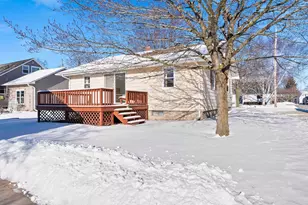 1717 Daggett St, Marinette, WI 54143 - Photo 2