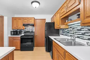 2945 Mossy Oak Cir, Green Bay, WI 54311 - Photo 6