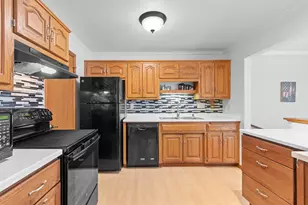 2945 Mossy Oak Cir, Green Bay, WI 54311 - Photo 4