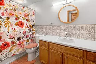 N96W14141 Knollcrest Cir, Germantown, WI 53022 - Photo 16