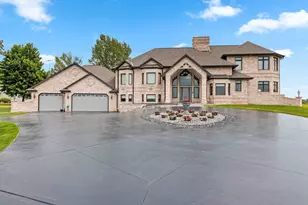 2315 Silveridge Dr, Manitowoc, WI 54220 - Photo 1