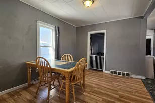 213 W Wescott Ave, Shawano, WI 54166 - Photo 8