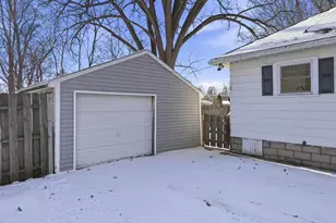 1123 9th St, Green Bay, WI 54304 - Photo 18