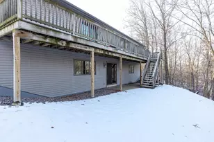 421 Fawnwood Ct, Wrightstown, WI 54180 - Photo 2