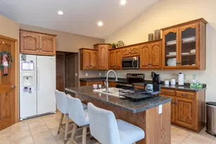 421 Fawnwood Ct, Wrightstown, WI 54180 - Photo 12