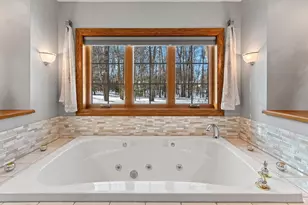 2817 Brook Hills Dr, Green Bay, WI 54313 - Photo 38