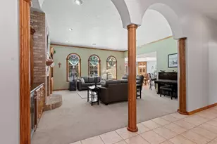 2817 Brook Hills Dr, Green Bay, WI 54313 - Photo 12